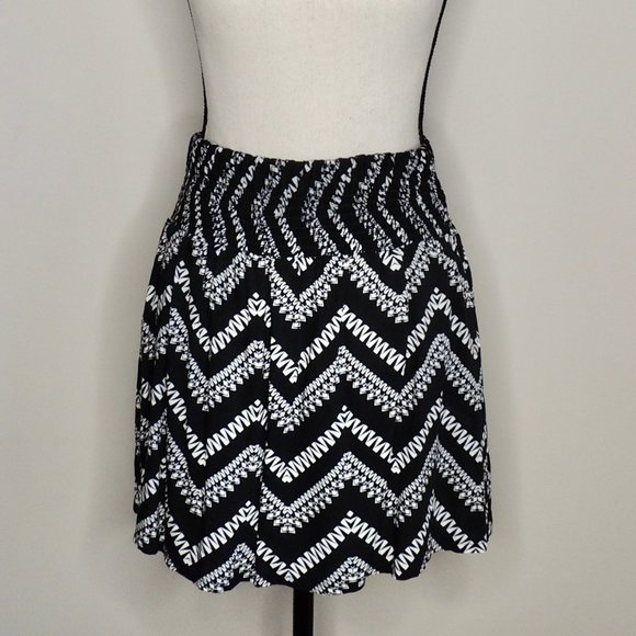 Joe Benbasset Dresses & Skirts - Joe B Black and White Chevron Skirt